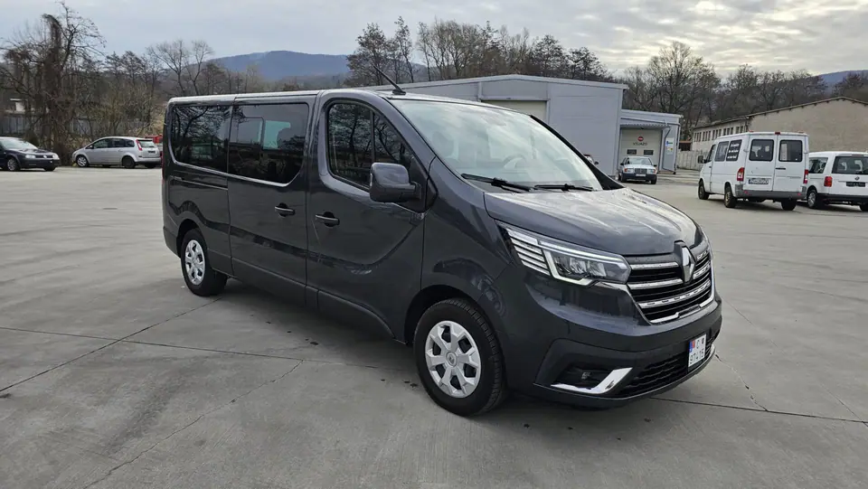 Renault Trafic 2023, fotografia 3