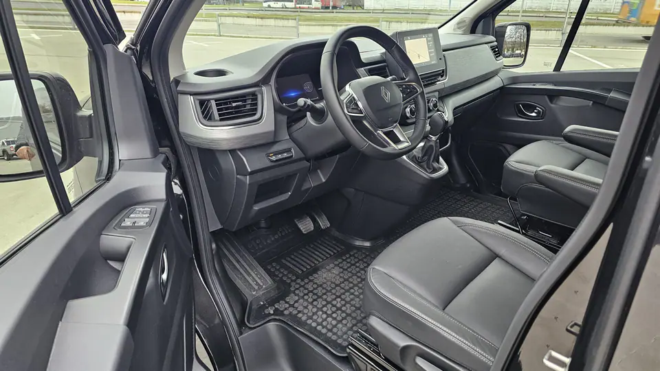 Renault Trafic Spaceclass 2025, fotografia 5