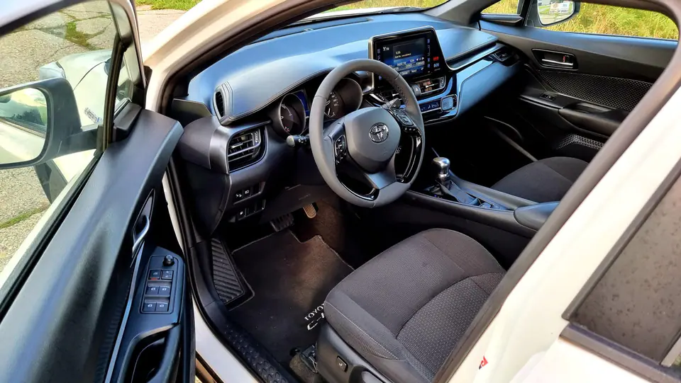 Toyota C-HR 2017, fotografia 5