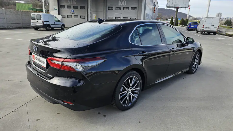 Toyota Camry 2023, fotografia 3