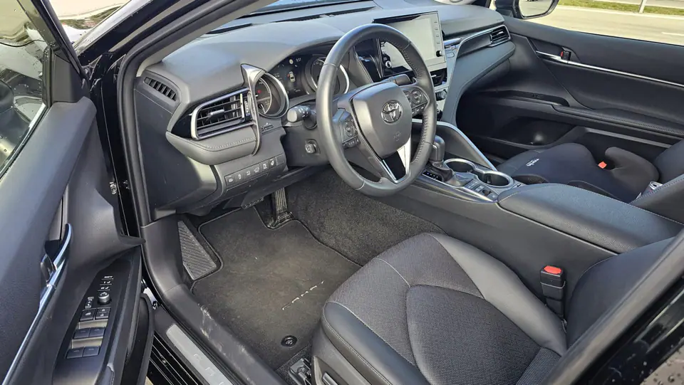 Toyota Camry 2023, fotografia 5