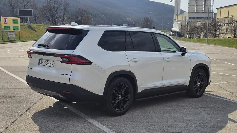 Toyota Grand Highlander 2025, fotografia 4