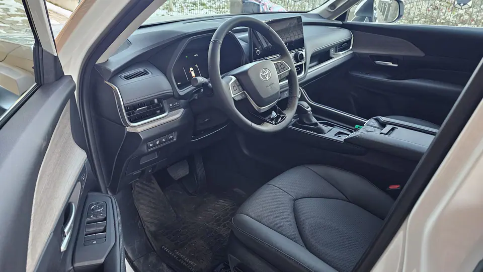 Toyota Grand Highlander 2025, fotografia 5
