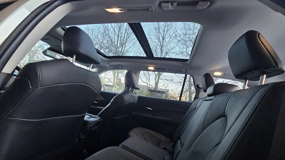 Toyota Grand Highlander 2025, fotografia 8