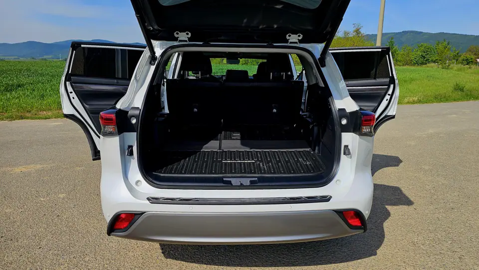 Toyota Highlander 2025, fotografia 8
