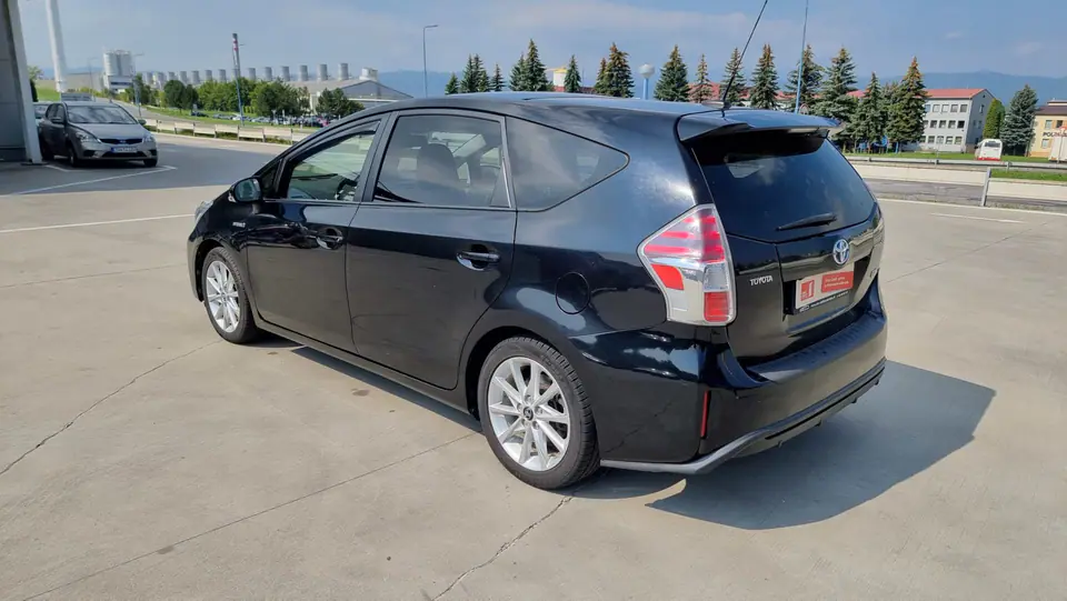 Toyota Prius Plus 2017, fotografia 2
