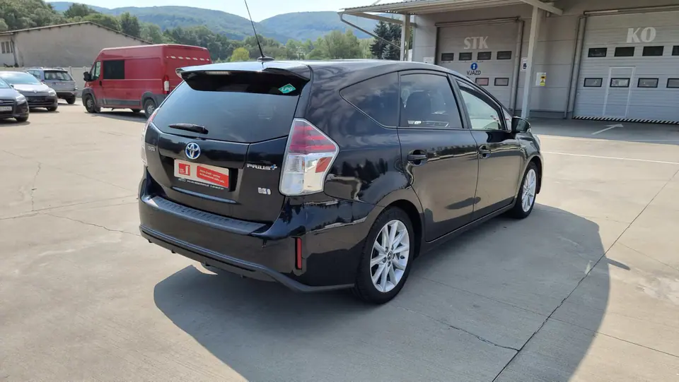 Toyota Prius Plus 2017, fotografia 3