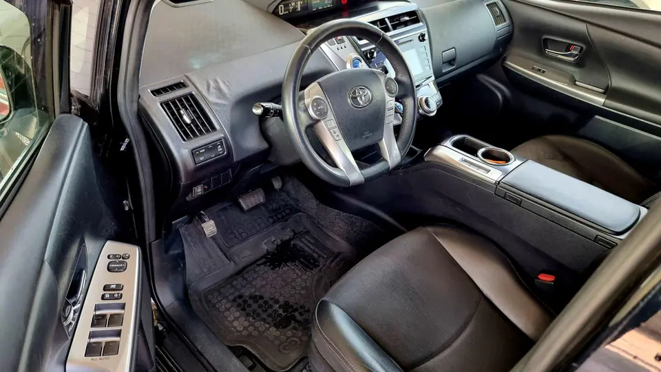 Toyota Prius Plus 2017, fotografia 5