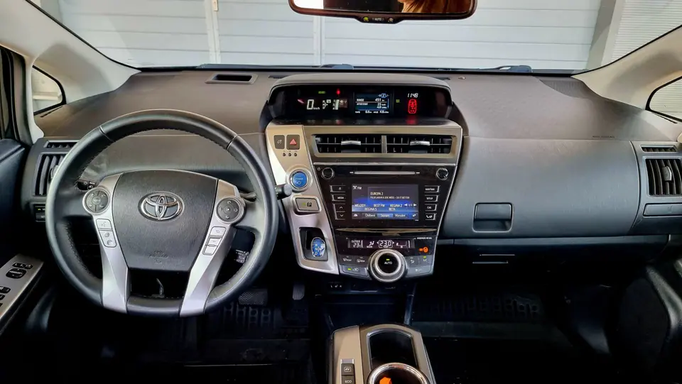 Toyota Prius Plus 2017, fotografia 6