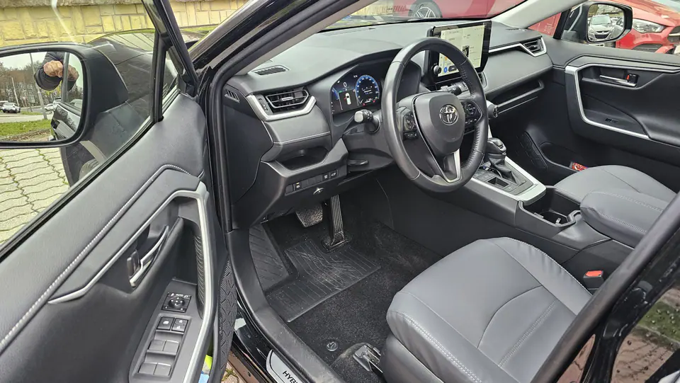 Toyota RAV4 2023, fotografia 5